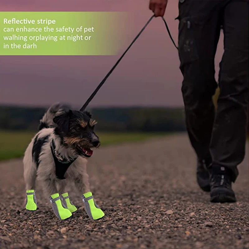 Chaussures pour chiens de compagnie, respirantes et imperméables, filet de marche en plein air, chaussures d'été douces pour animaux de compagnie, bottes réfléchissantes sûres de nuit pour petits et moyens chiens